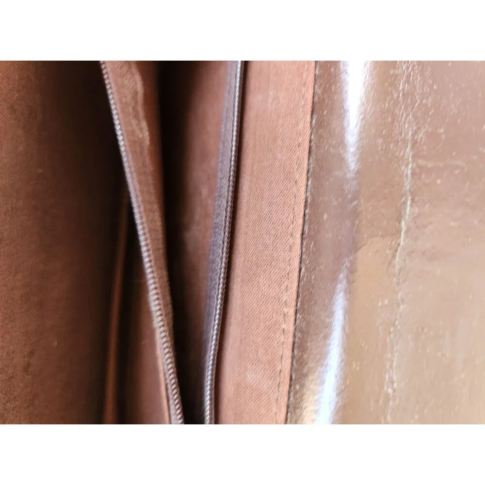 Unbranded strap has